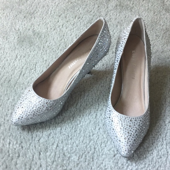 Lady Couture Rhinestone Pumps - Picture 3 of 7
